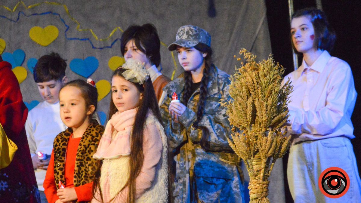 У Коломийській малій філармонії відбулась вистава "Сім звуків Різдва" | Фоторепортаж 4