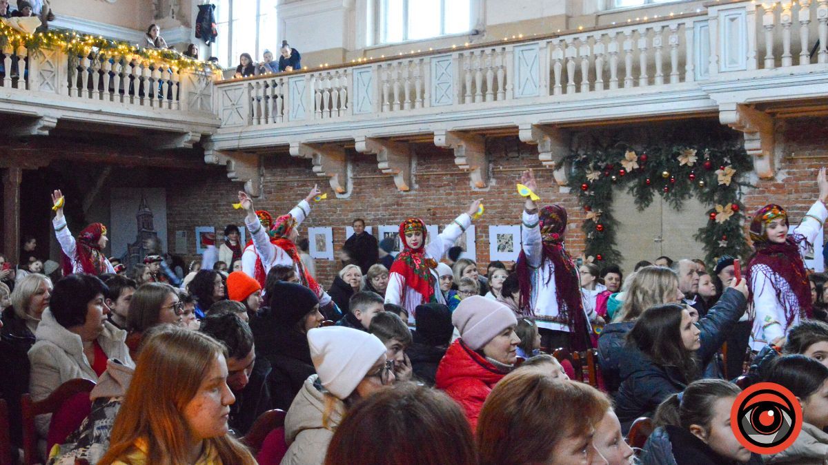 У Коломийській малій філармонії відбулась вистава "Сім звуків Різдва" | Фоторепортаж 11