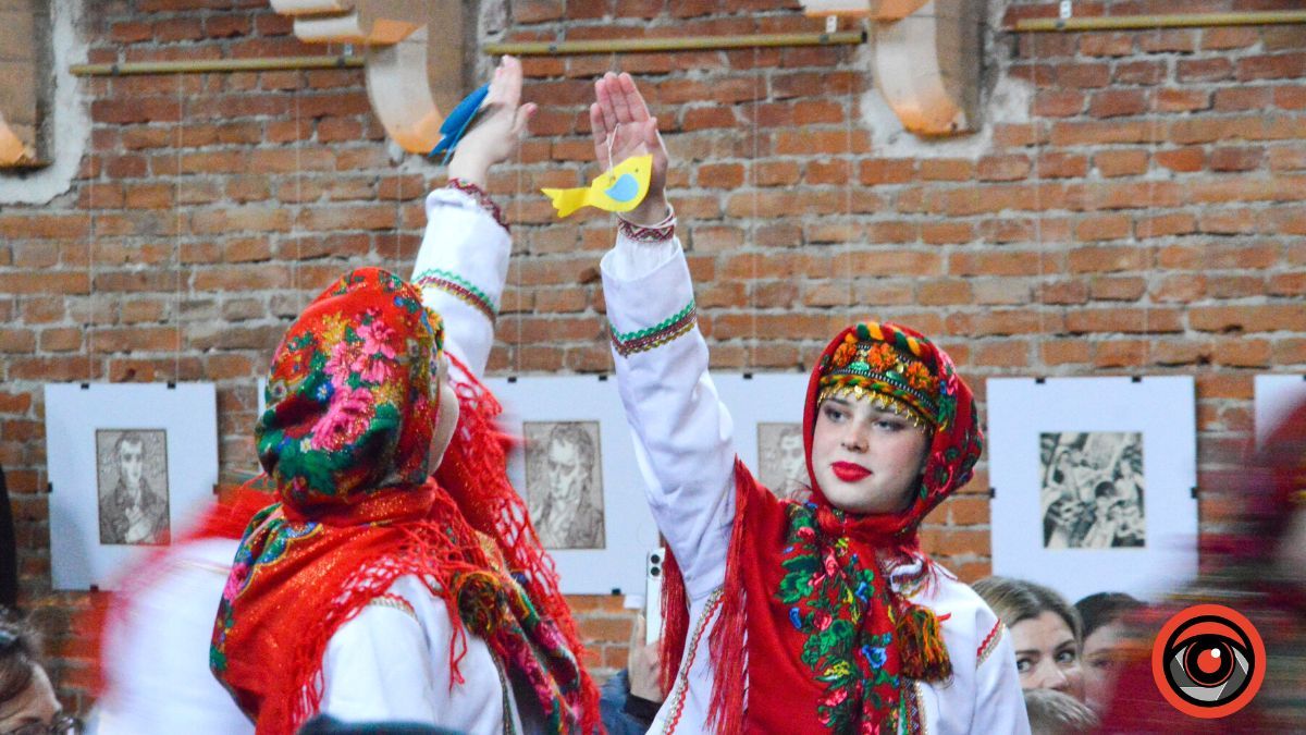 У Коломийській малій філармонії відбулась вистава "Сім звуків Різдва" | Фоторепортаж 9