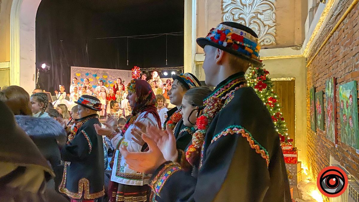 У Коломийській малій філармонії відбулась вистава "Сім звуків Різдва" | Фоторепортаж 10