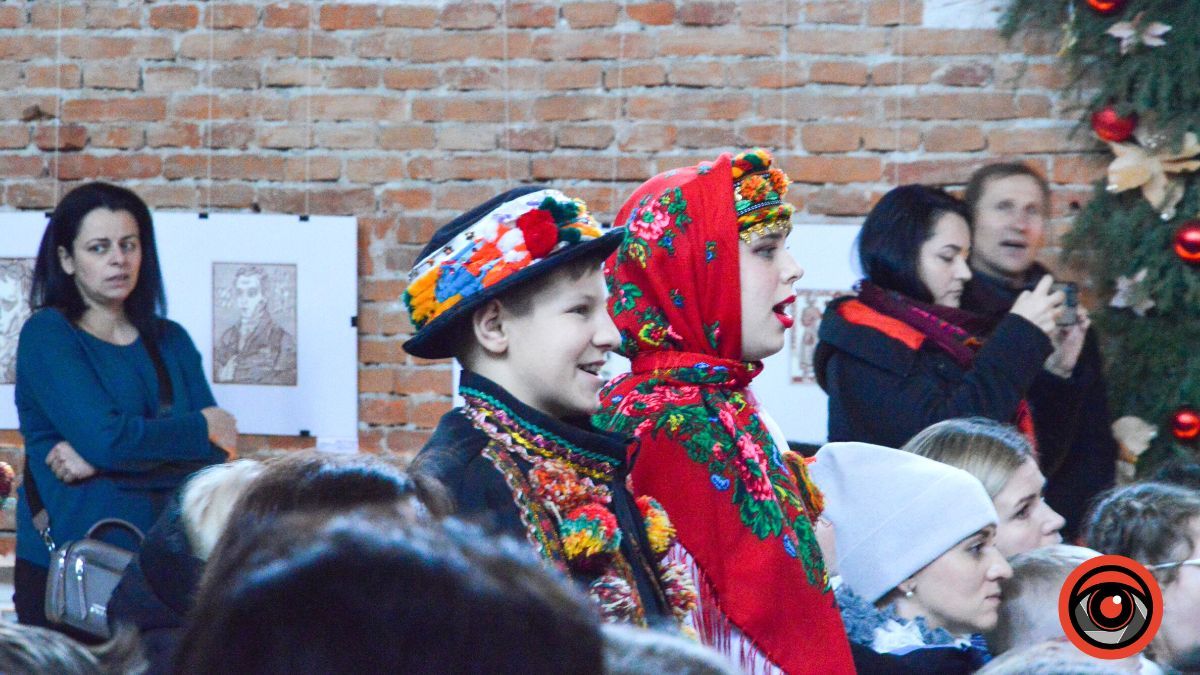 У Коломийській малій філармонії відбулась вистава "Сім звуків Різдва" | Фоторепортаж 12