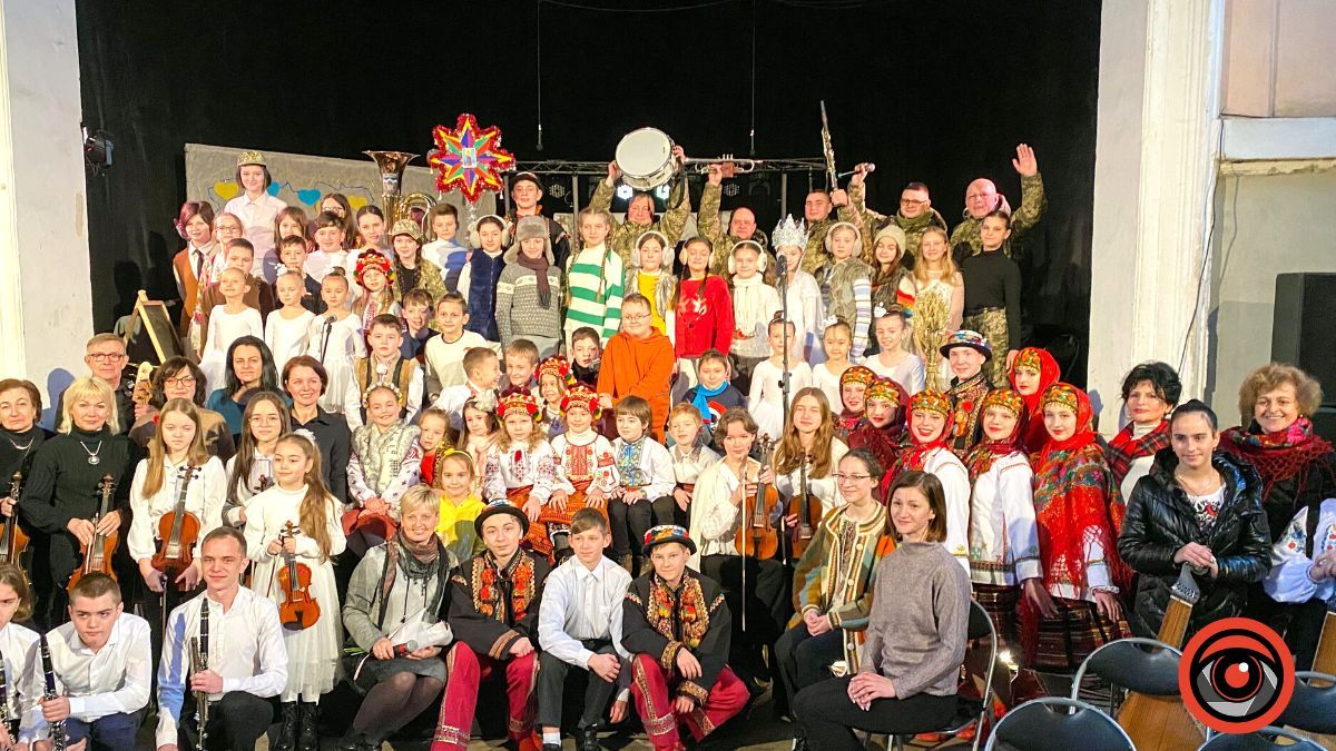 Мюзкл "Сім звуків Різдва"