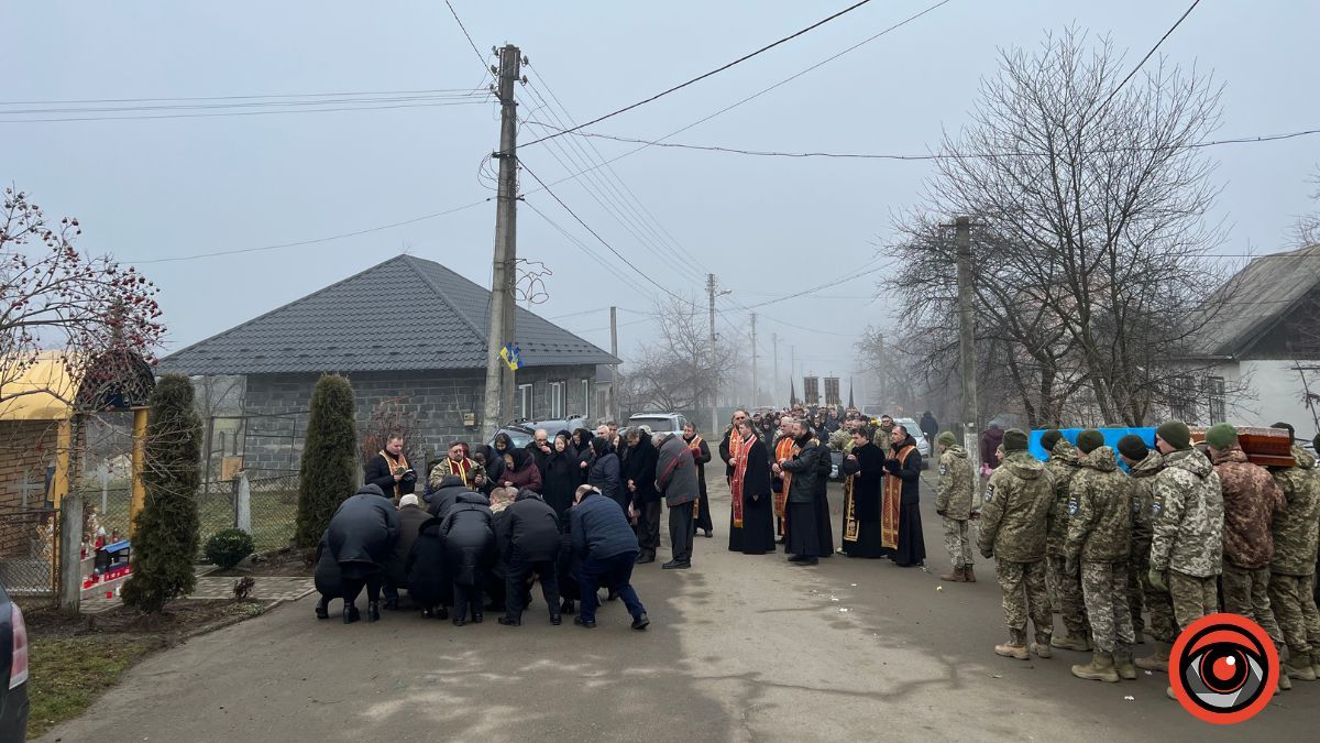 Нижньовербізька громада провела в останню дорогу Героя Володимира Стражника 13