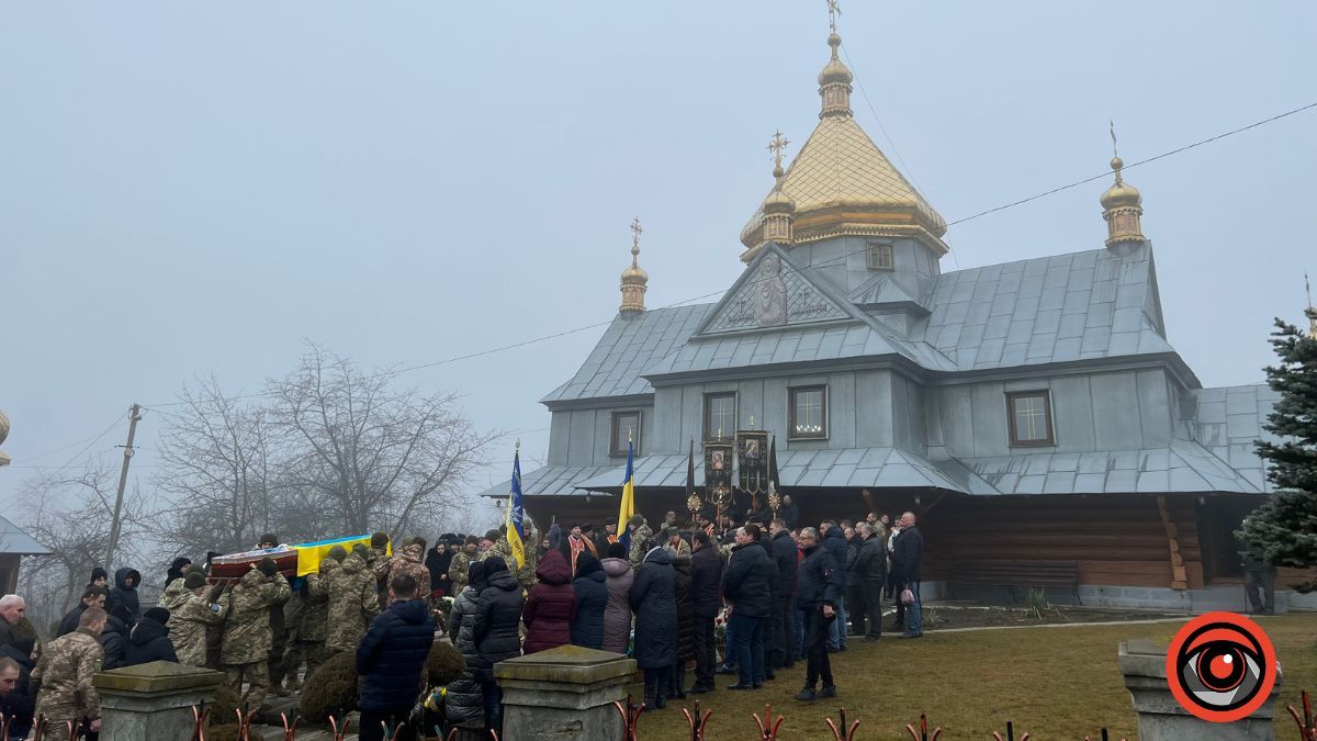 Нижньовербізька громада провела в останню дорогу Героя Володимира Стражника 12