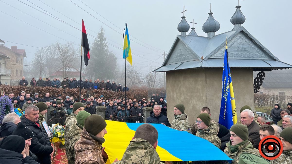 Нижньовербізька громада провела в останню дорогу Героя Володимира Стражника 11
