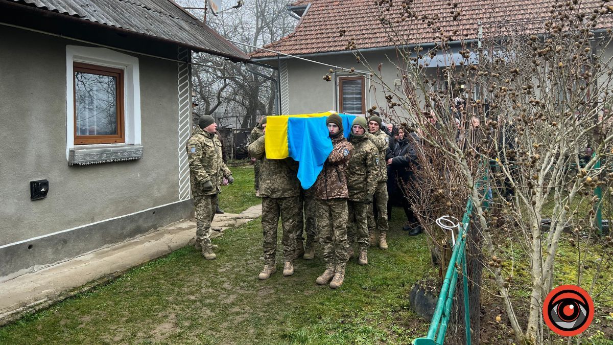 Нижньовербізька громада провела в останню дорогу Героя Володимира Стражника 9