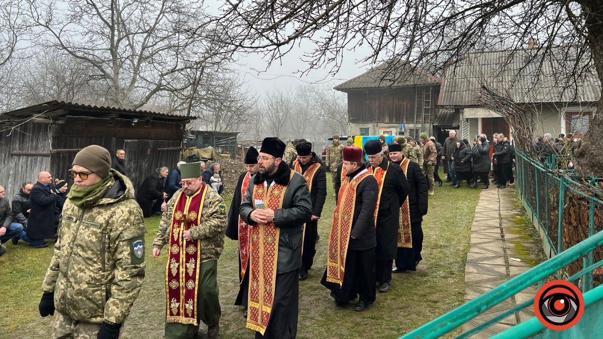 Нижньовербізька громада провела в останню дорогу Героя Володимира Стражника 8