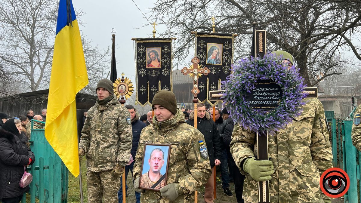 Нижньовербізька громада провела в останню дорогу Героя Володимира Стражника 5
