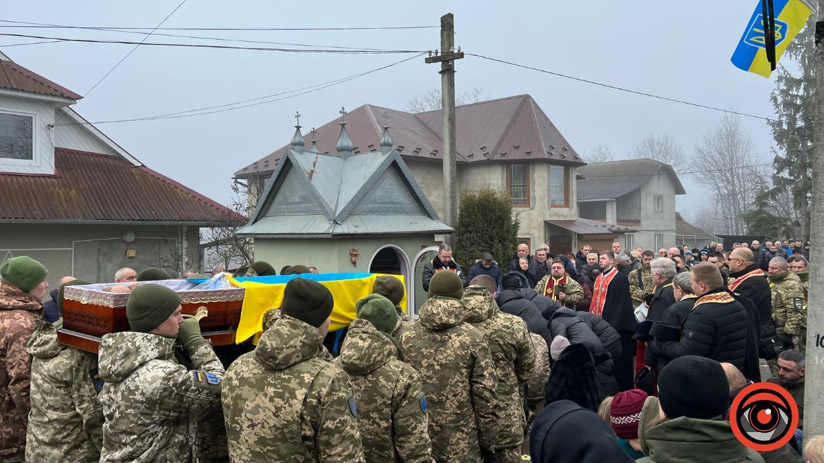 Нижньовербізька громада провела в останню дорогу Героя Володимира Стражника 4