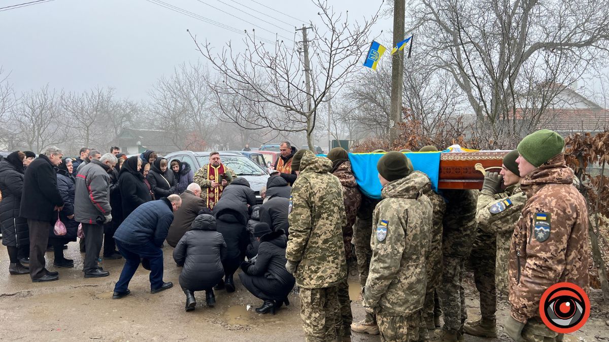 Нижньовербізька громада провела в останню дорогу Героя Володимира Стражника 3