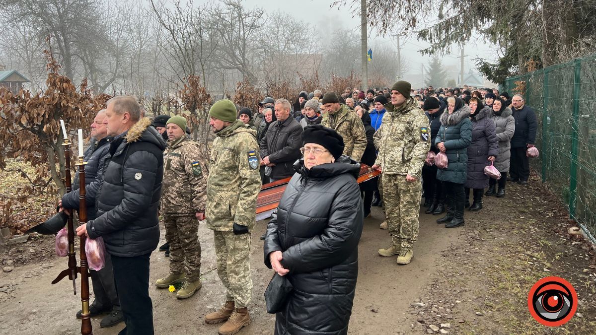 Нижньовербізька громада провела в останню дорогу Героя Володимира Стражника 2
