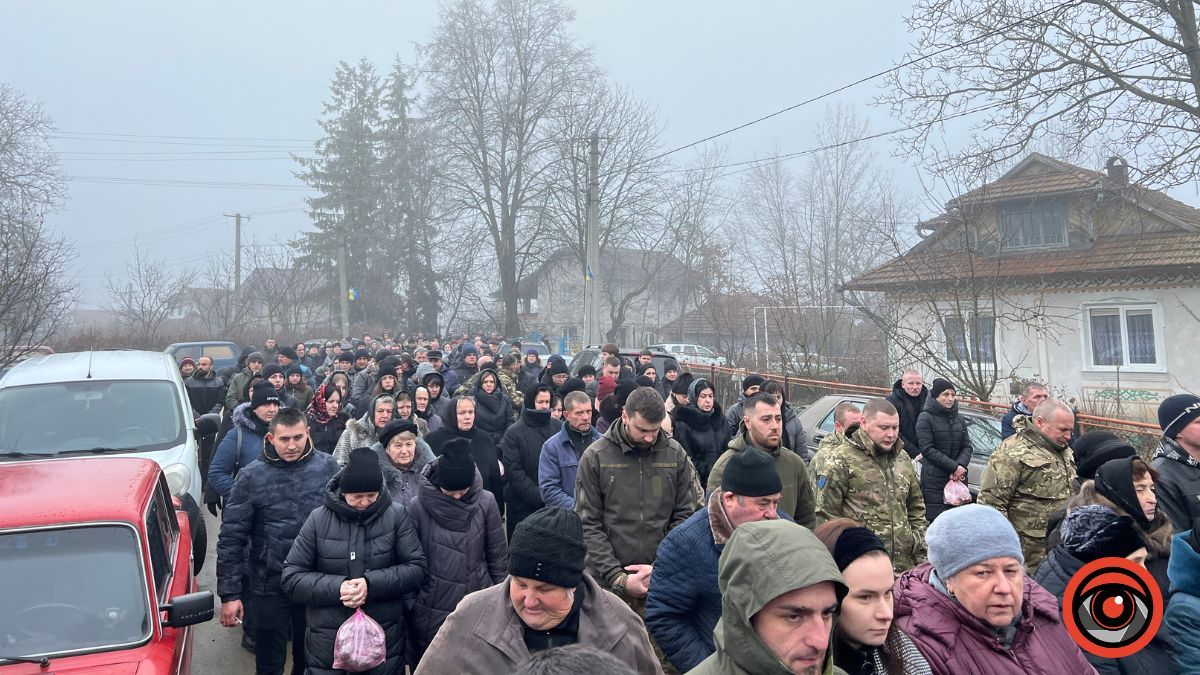 Нижньовербізька громада провела в останню дорогу Героя Володимира Стражника 1