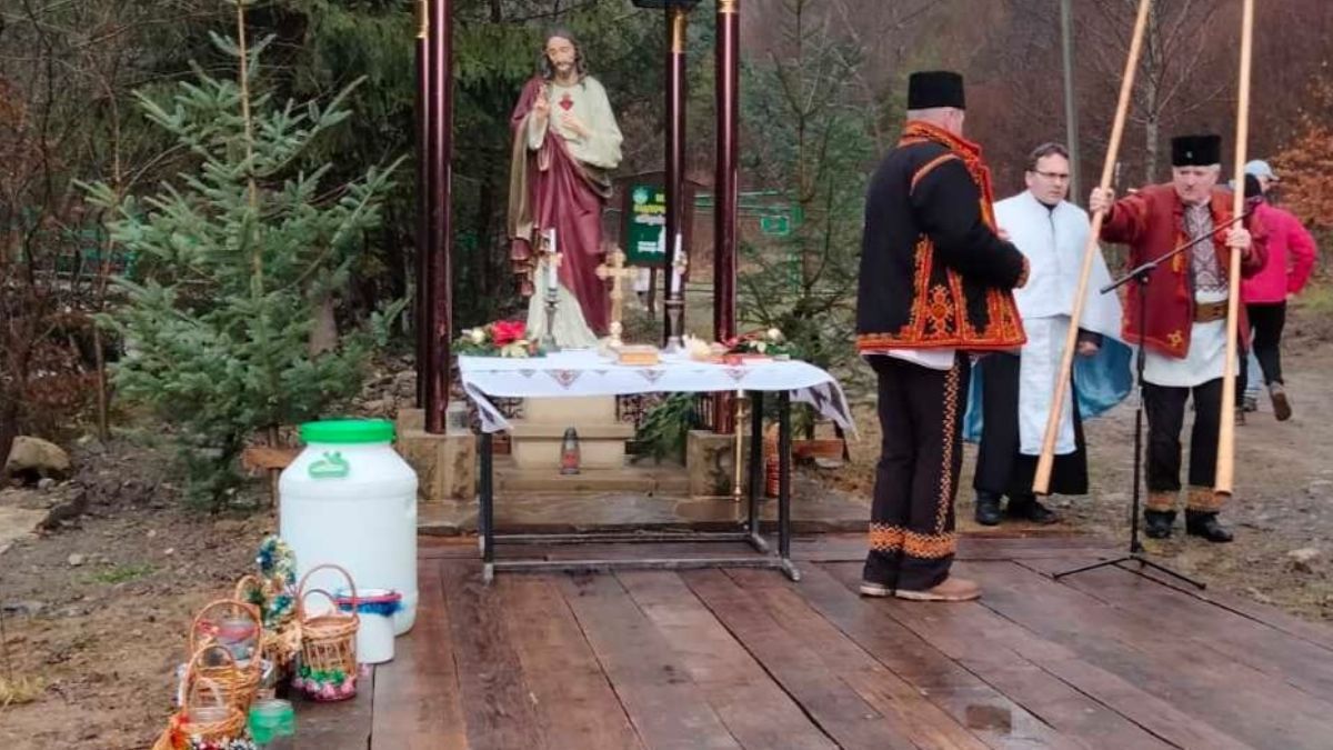 Як цьогоріч на Водохреще у Яремче річку освячували? 3