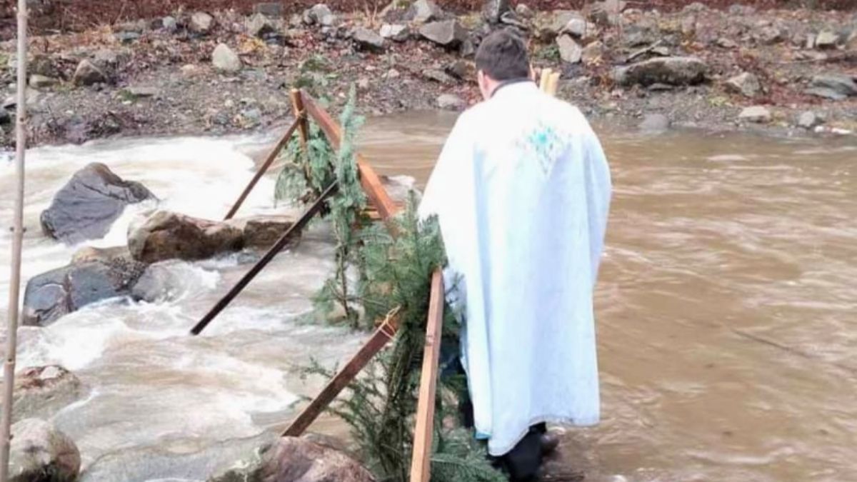 Як цьогоріч на Водохреще у Яремче річку освячували? 1