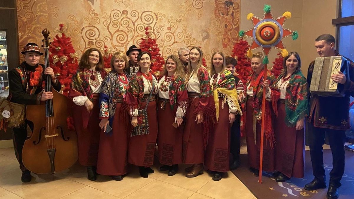 Дитяча школа мистецтв заколядувала 100 432 гривні для ЗСУ