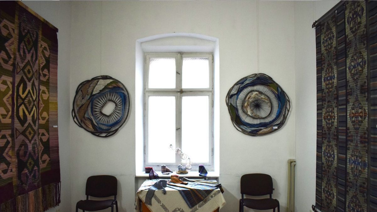 У Косівському музеї відкрилася виставка робіт майстерні художнього текстилю 3