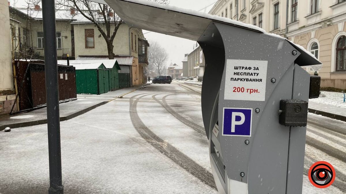 У Коломиї біля ліцею №1 платне паркування 2