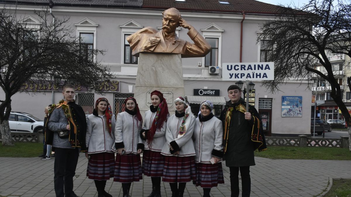Прикарпатці показали румунам як українці святкують Різдво 4
