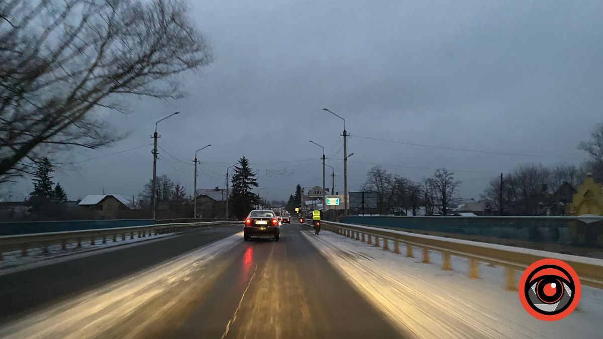 Увага! На дорогах Коломиї ожеледиця