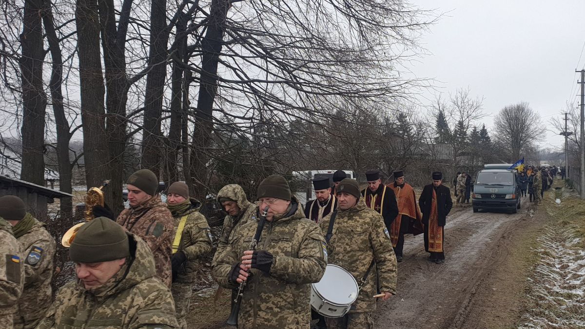 У Лісній Слобідці провели в останню дорогу Героя Володимира Кобилянського 2