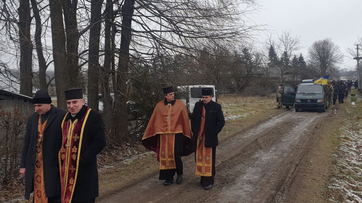 У Лісній Слобідці провели в останню дорогу Героя Володимира Кобилянського 3