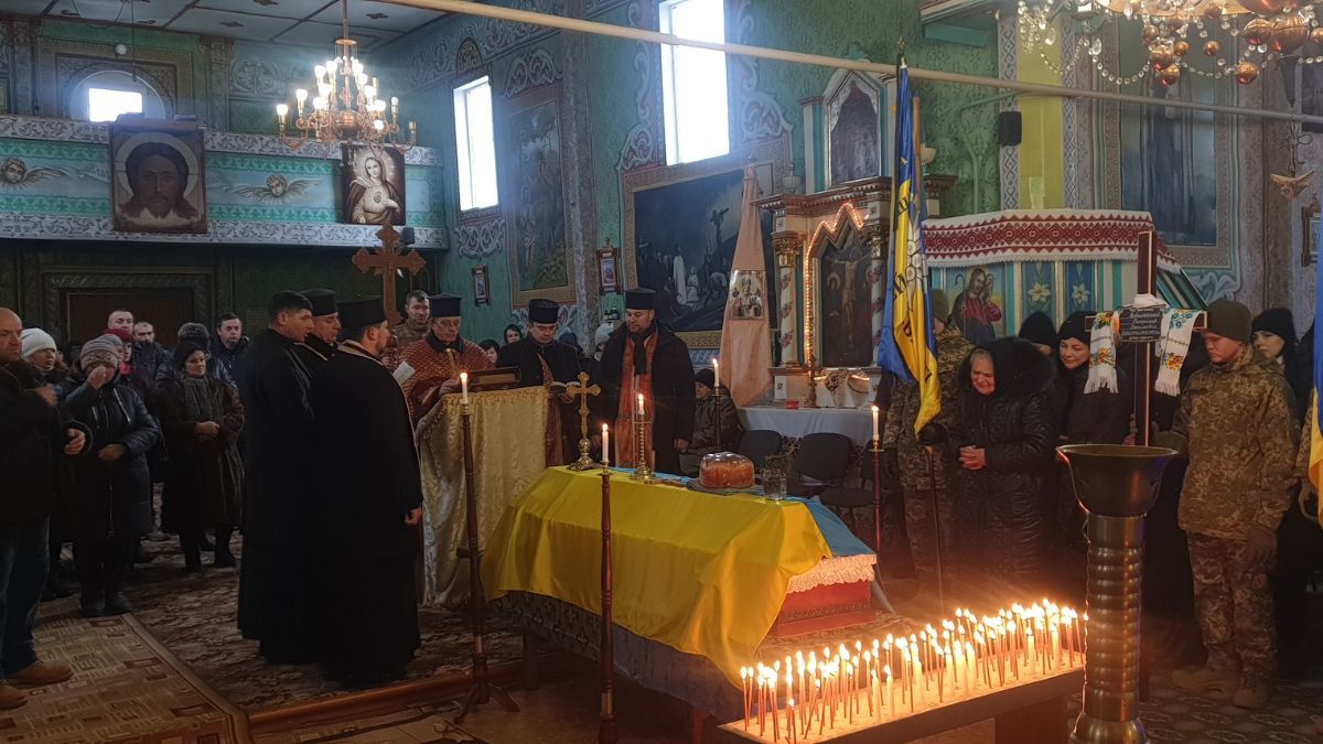 У Лісній Слобідці провели в останню дорогу Героя Володимира Кобилянського 4