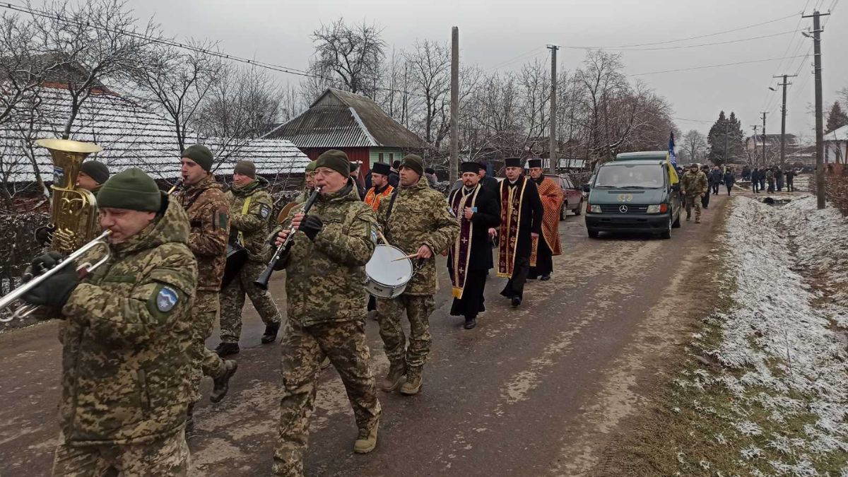 У Лісній Слобідці провели в останню дорогу Героя Володимира Кобилянського 5