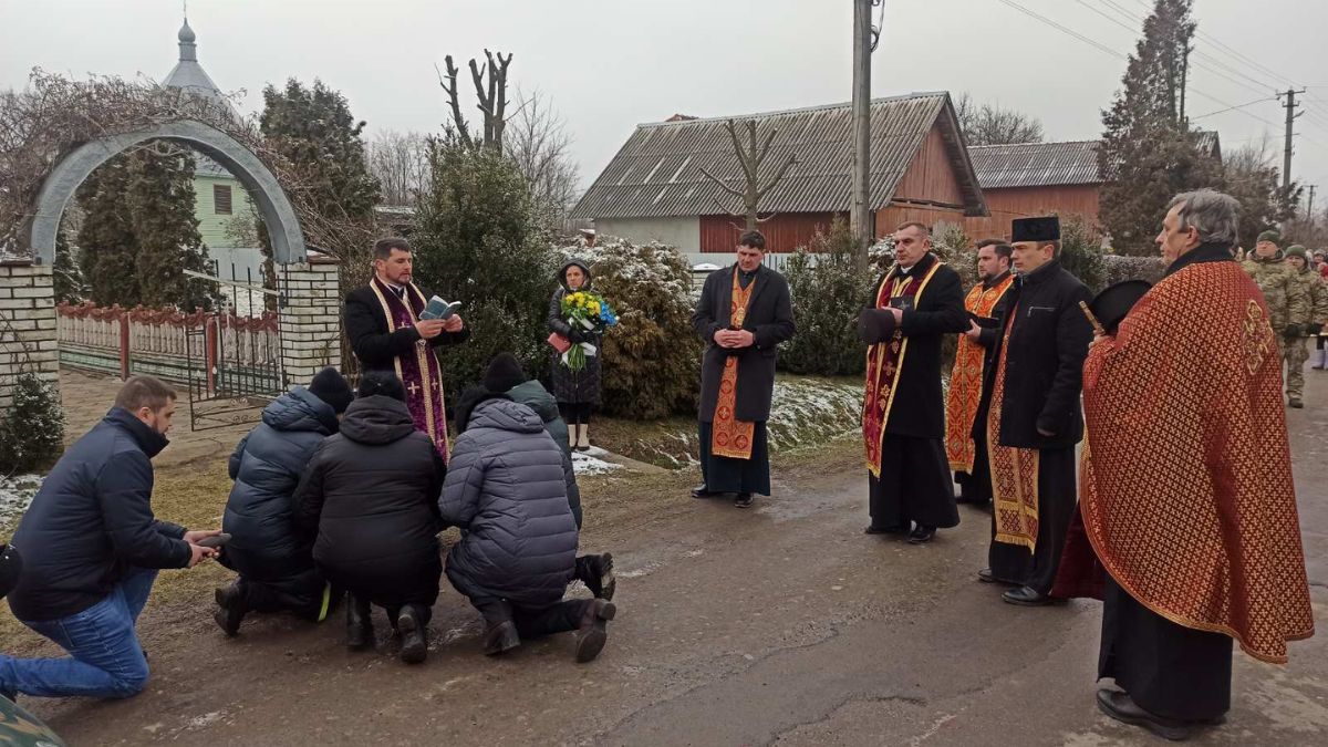 У Лісній Слобідці провели в останню дорогу Героя Володимира Кобилянського 6