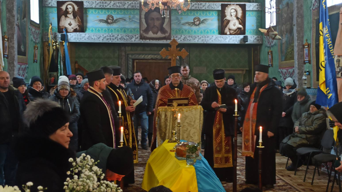 У Лісній Слобідці провели в останню дорогу Героя Володимира Кобилянського 7