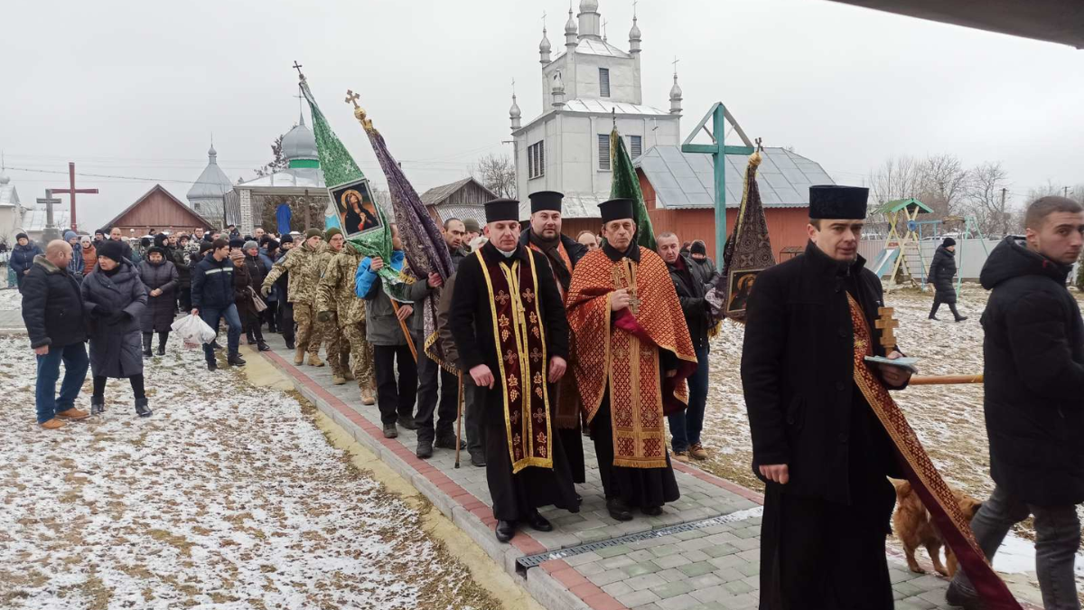 У Лісній Слобідці провели в останню дорогу Героя Володимира Кобилянського 8