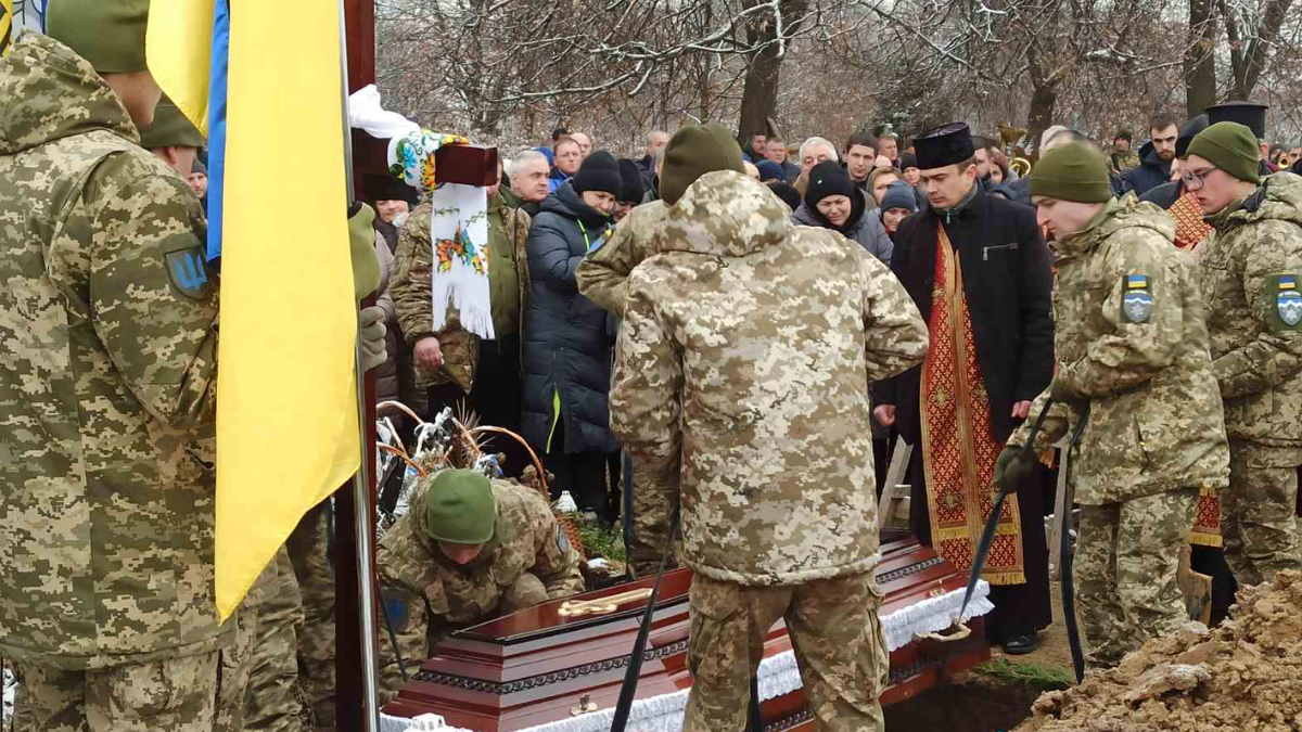 У Лісній Слобідці провели в останню дорогу Героя Володимира Кобилянського 9