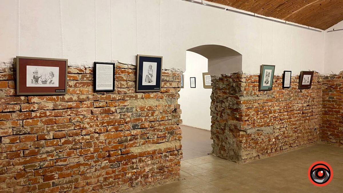 "Графічний кракелюр": у Коломиї відкрили виставку карикатур путіна 1