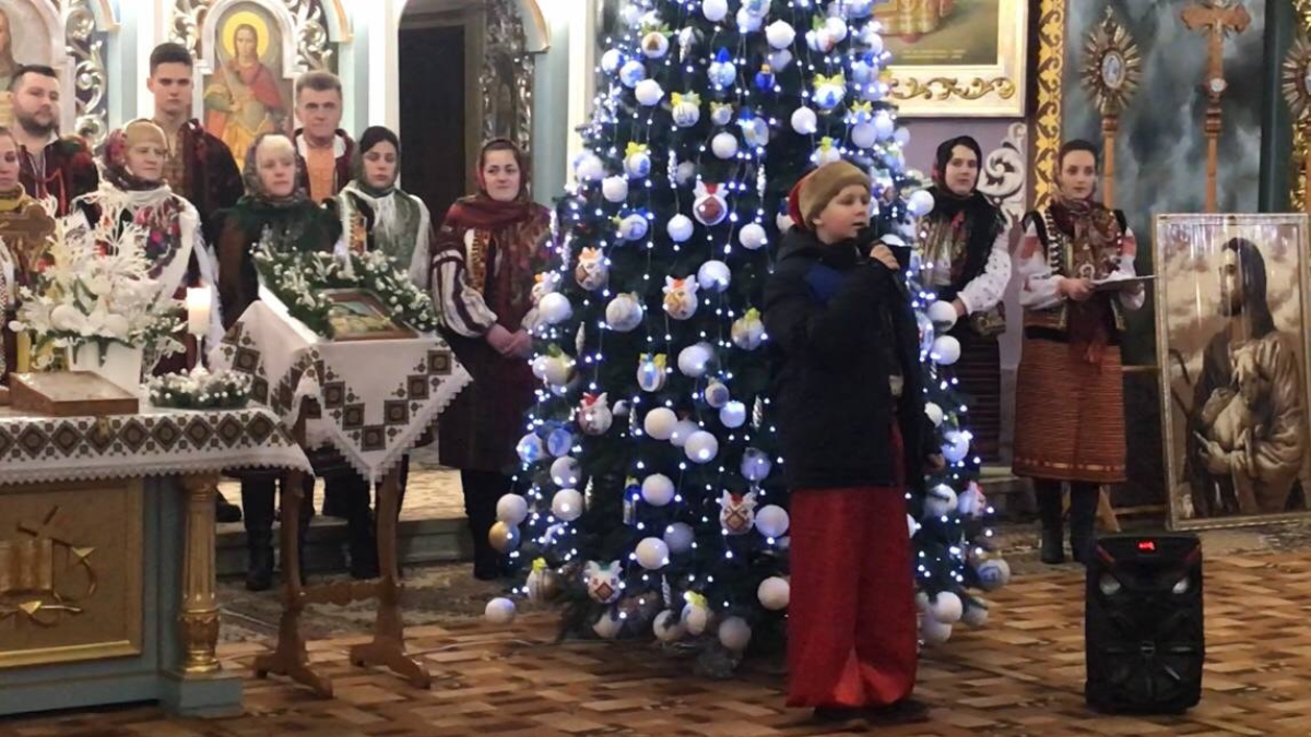 У Печеніжині на різдвяному концерті зібрали більше 28 тисяч гривень для ЗСУ 2