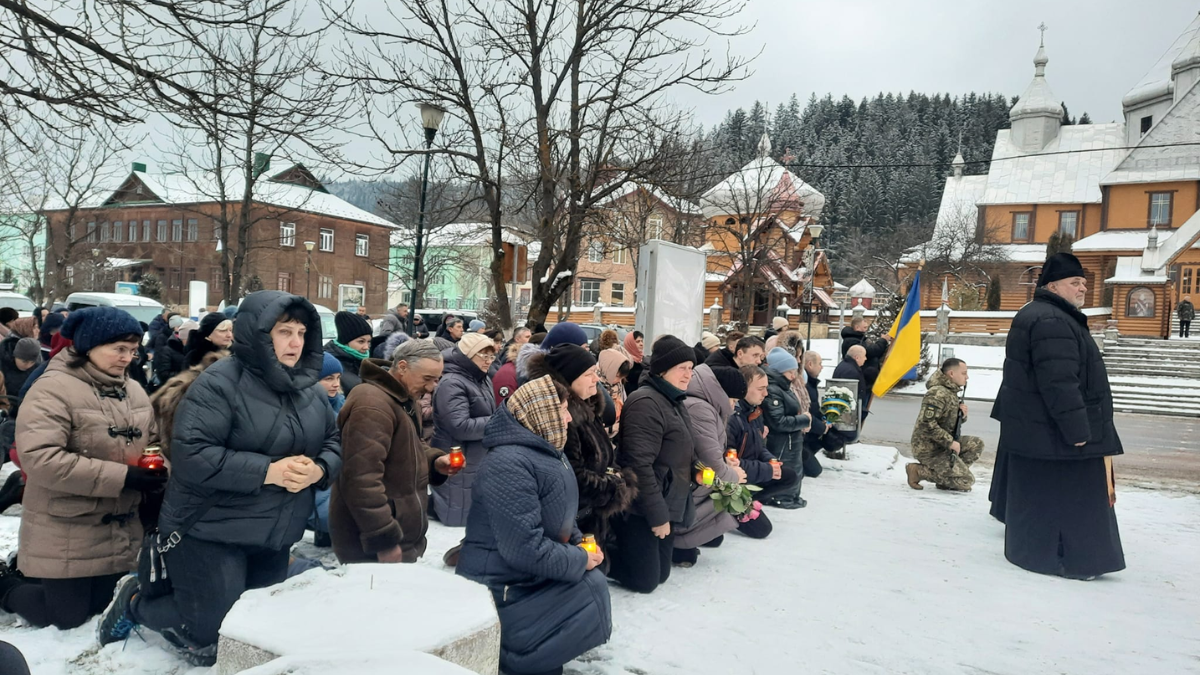 У Карпатах Героя Андрія Бощука провели в останню дорогу 3