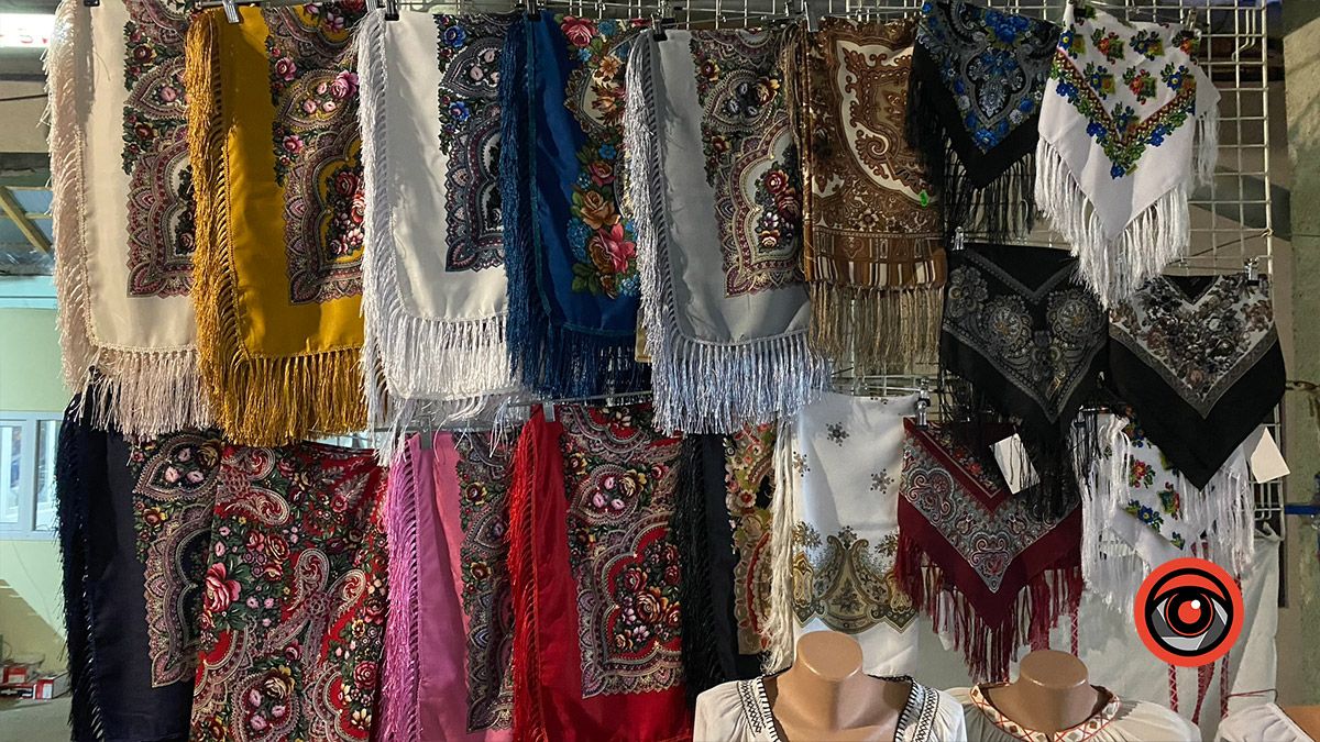 Де купити та скільки коштує у Коломиї хустка на різдвяні свята? 6