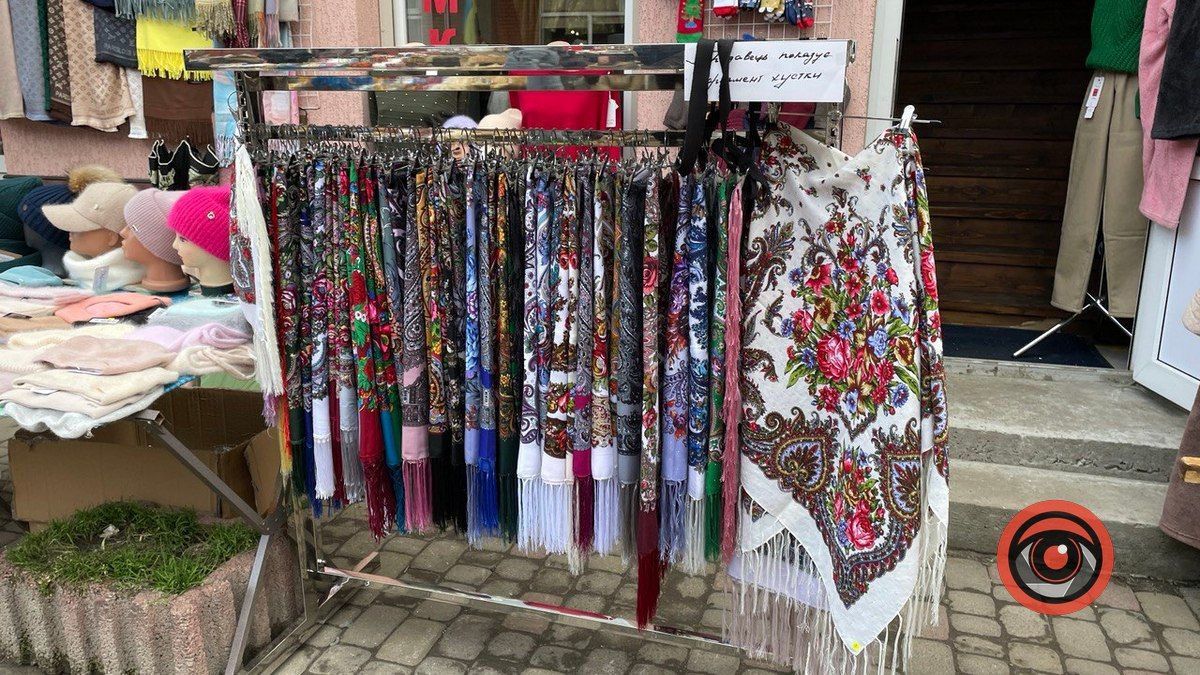 Де купити та скільки коштує у Коломиї хустка на різдвяні свята? 1