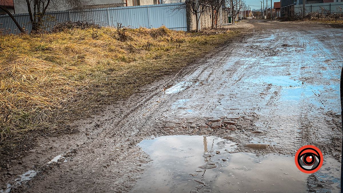 Мешканці вулиці Королівської у Коломиї нарікають на дорожні проблеми 7