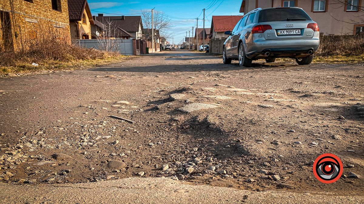 Мешканці вулиці Королівської у Коломиї нарікають на дорожні проблеми 1