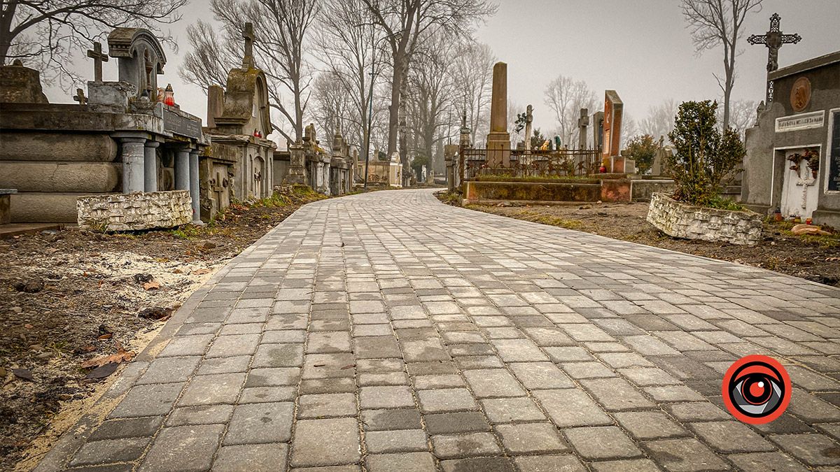 На Монастирку в Коломиї вистелили головну алею 2