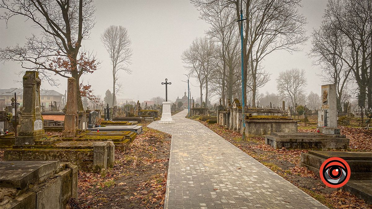 На Монастирку в Коломиї вистелили головну алею 6