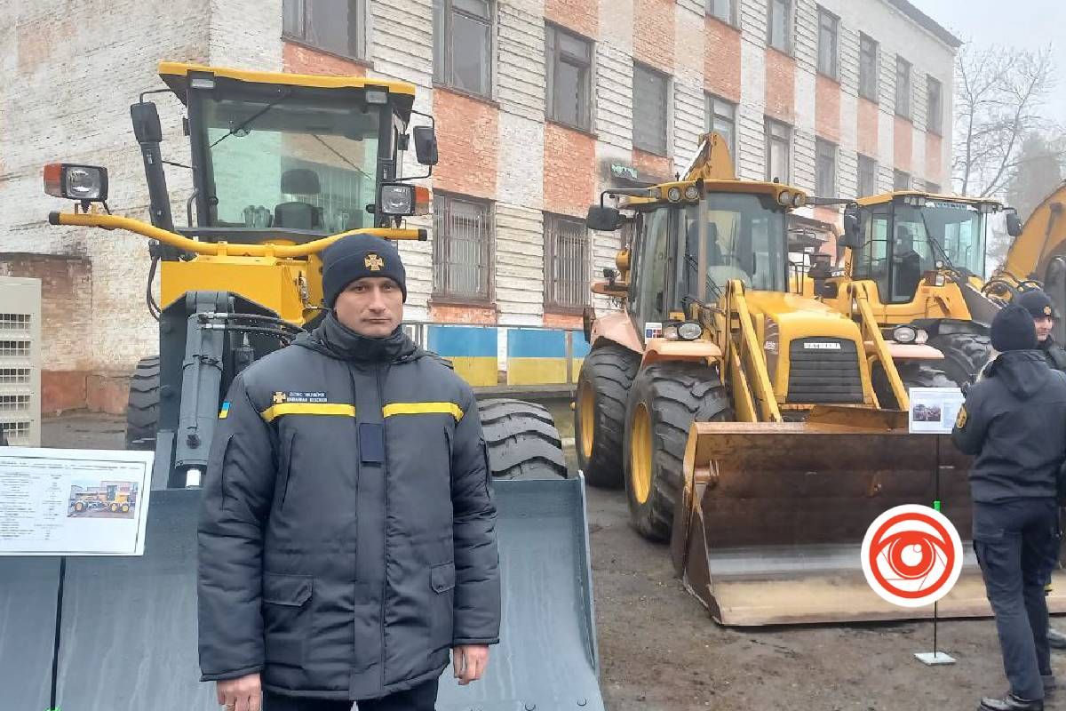 Рятувальники показали техніку, що береже наші життя, і унікальну модульну систему 4