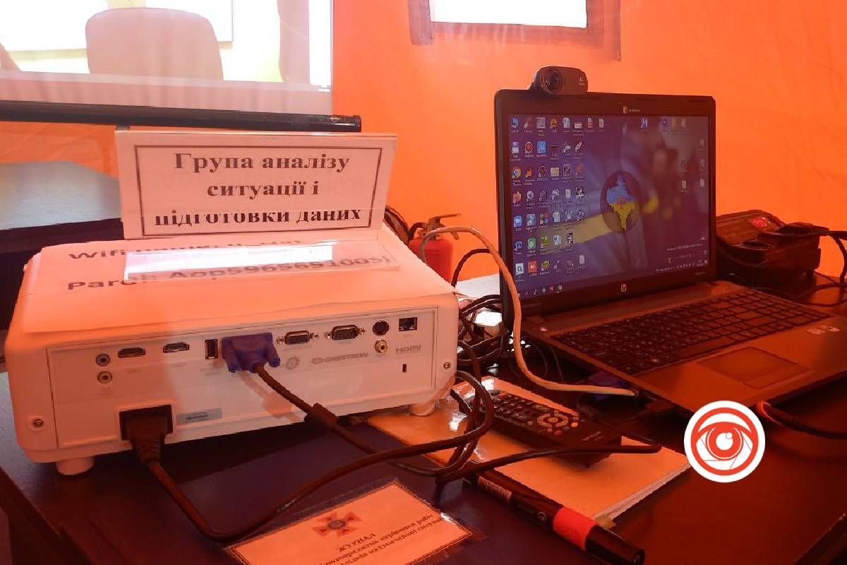 Рятувальники показали техніку, що береже наші життя, і унікальну модульну систему 9