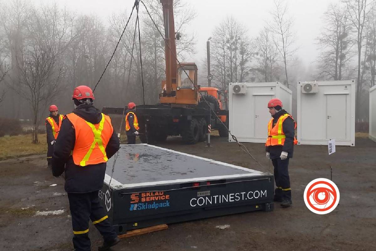 Рятувальники показали техніку, що береже наші життя, і унікальну модульну систему 12