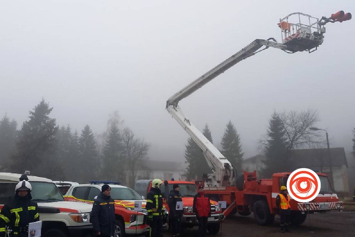 Рятувальники показали техніку, що береже наші життя, і унікальну модульну систему 6