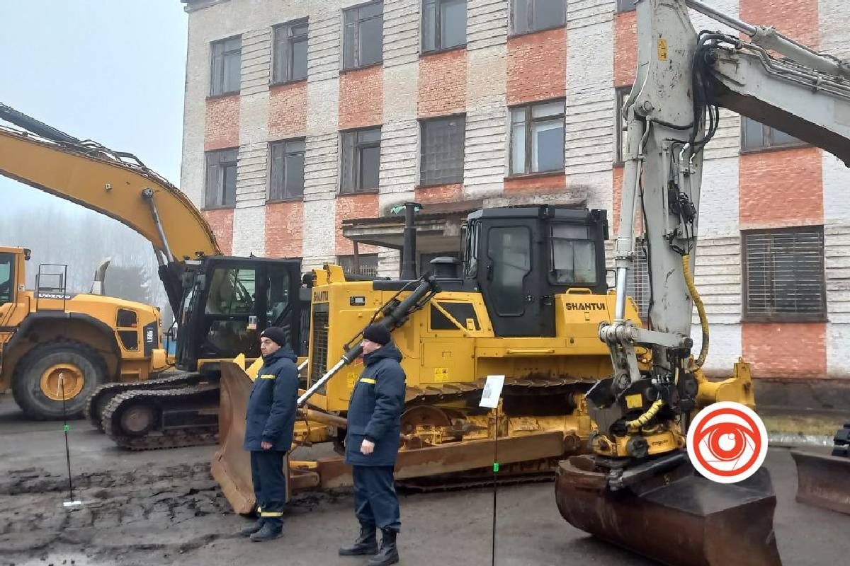 Рятувальники показали техніку, що береже наші життя, і унікальну модульну систему 7