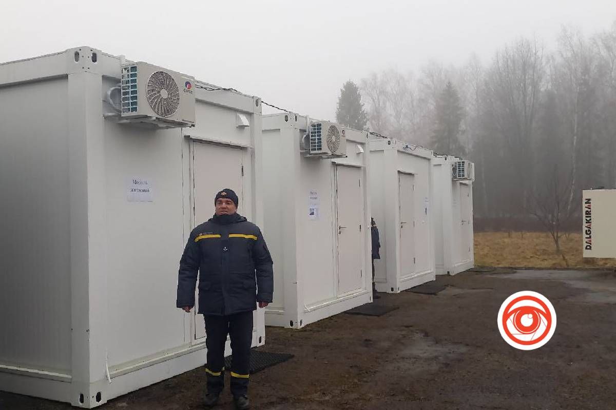 Рятувальники показали техніку, що береже наші життя, і унікальну модульну систему 11