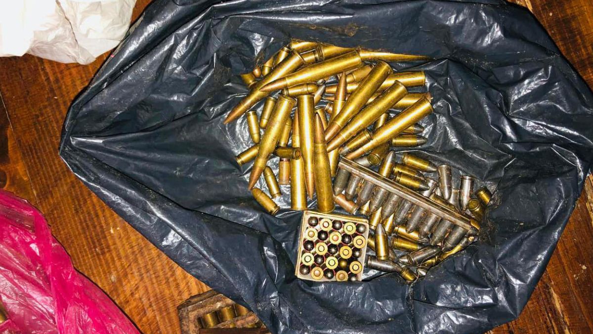 У Яремче поліція знайшла у чоловіка зброю та боєприпаси 1