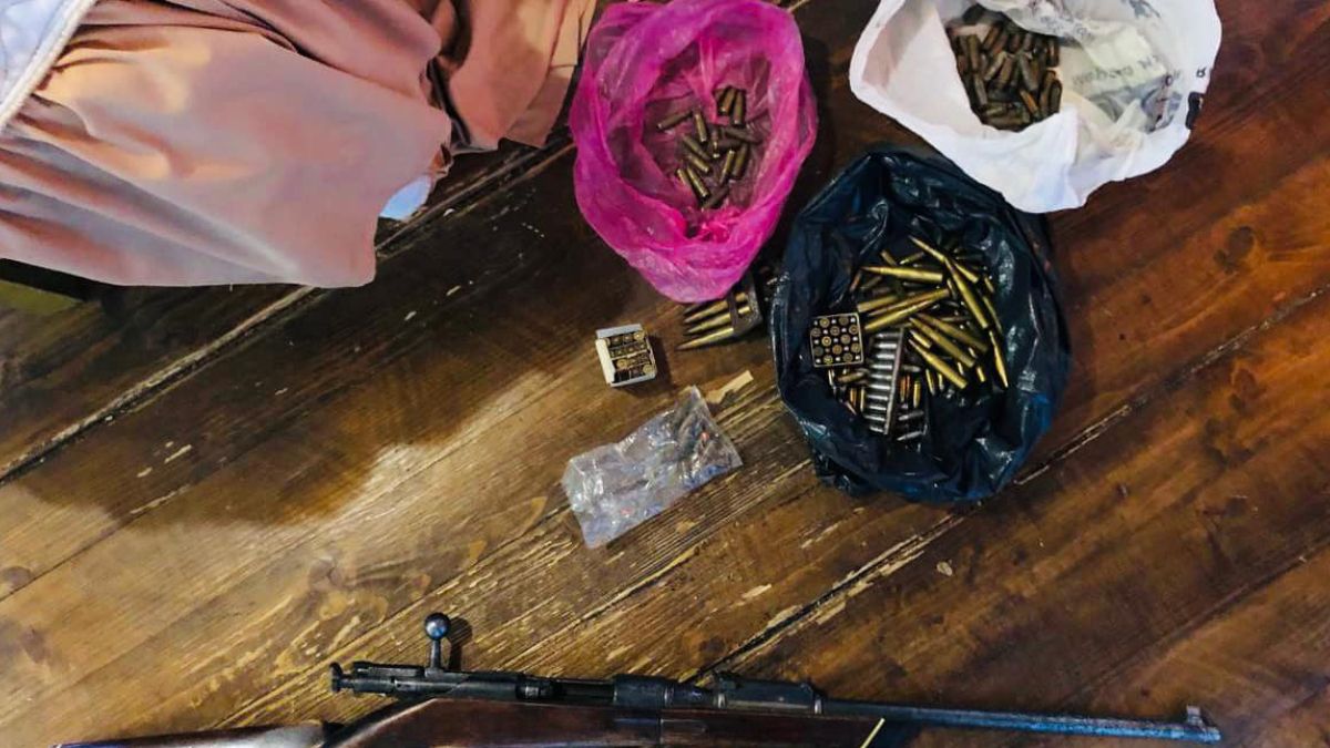 У Яремче поліція знайшла у чоловіка зброю та боєприпаси 2