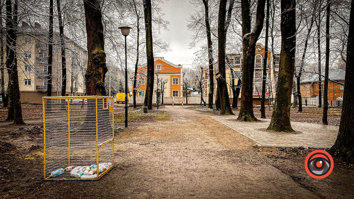 Поприбирали та встановили урни для сміття: що змінилось у парку Трильовського в Коломиї? 14