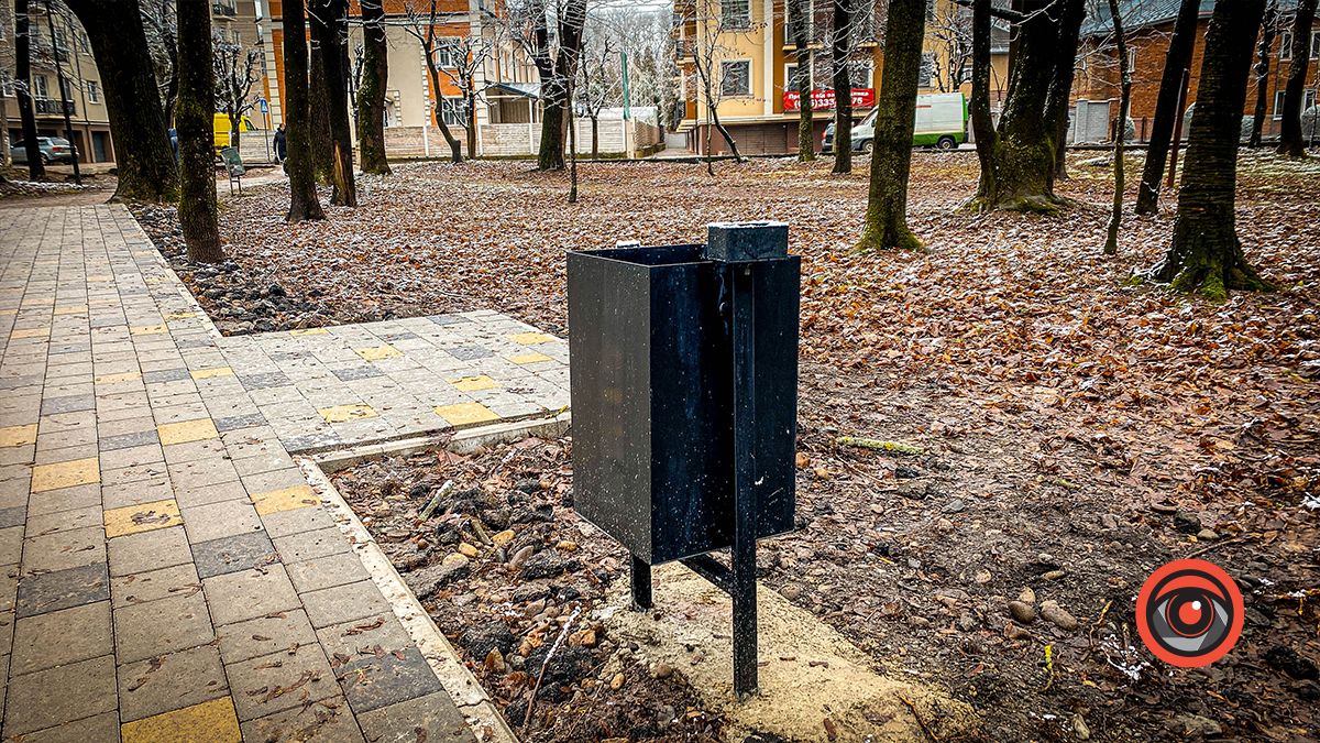 Поприбирали та встановили урни для сміття: що змінилось у парку Трильовського в Коломиї? 1